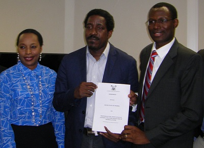 L-r, Nike Animashaun, permanent Secretary, Ministry of Science and Technology, Biyi Mabadeje, Commissioner for Science and Technology, and Gbenga Adebayo, chairman, Association of Licensed Telecommunications Operators of Nigeria (Alton) at the singing of MoU between Lagos State government and telecom operators yesterday at Alausa, Ikeja, Lagos